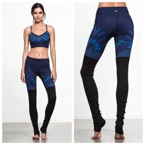 Alo Yoga Gypset Goddess Leggings Rich Navy Feather Print Ribbed Black Detail